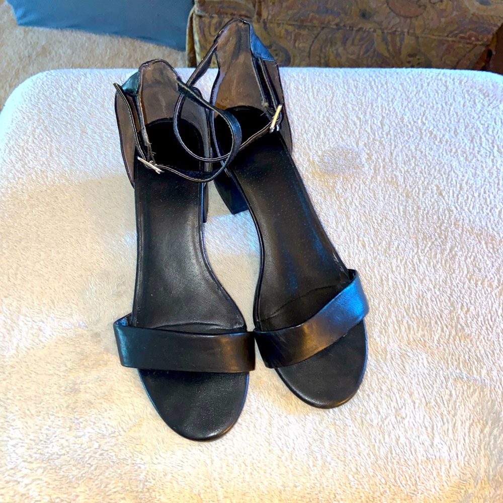 Adorable ankle strap sandals-size-7